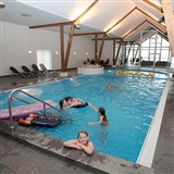 Stort poolområde, hvor vandtemperaturen altid er mellem 24-28 C
